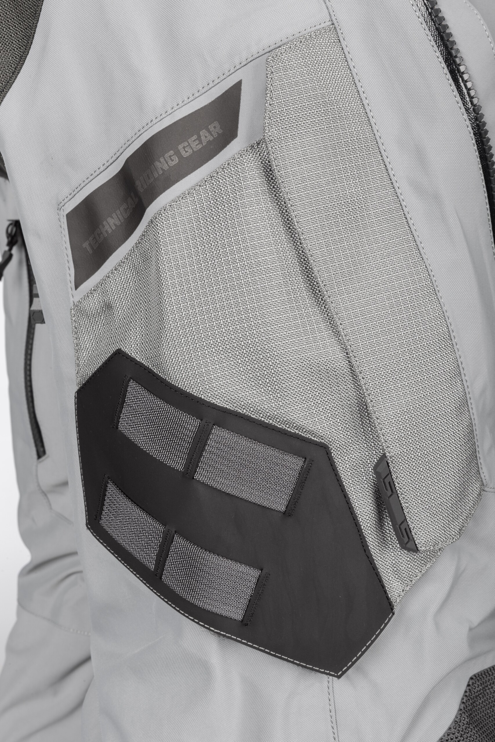 4053-003_Monuent Gray_08